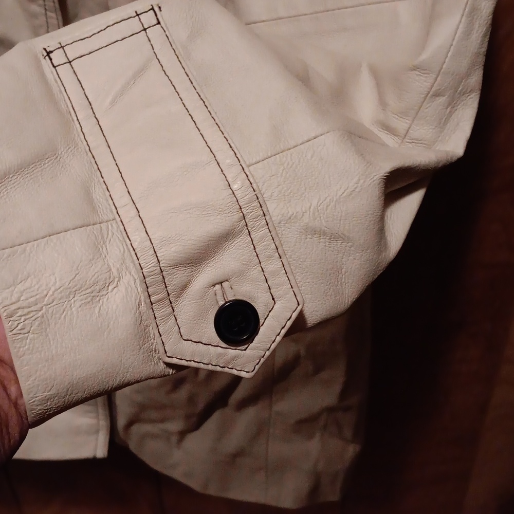 Coat - Picture 4 of 6